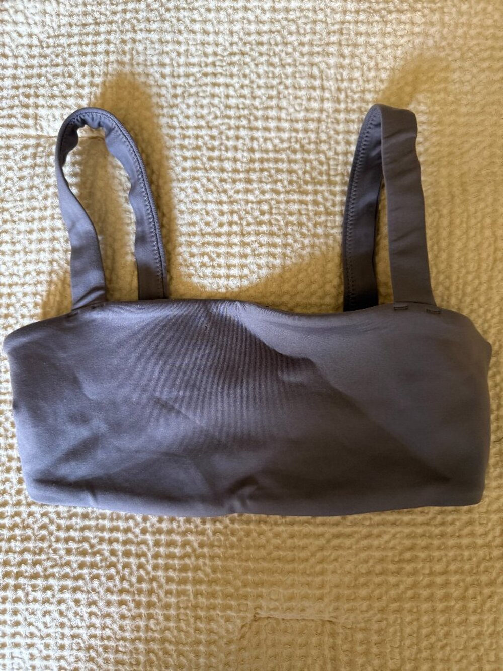 Vuori Evolve Square Neck Sports Bra in XS Smoke